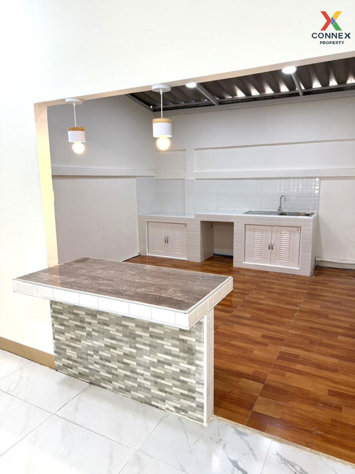 รูป ขายทาวน์เฮ้าส์/ทาวน์โฮม  หมู่บ้านสิวารัตน์ 1 หน้ากว้าง รีโนเวทใหม่ นาดี เมืองสมุทรสาคร สมุทรสาคร CX-131796 ✅ ทักไลน์ @connexproperty ตอบทันที ทีมงานมืออาชีพ ✅  - รูปที่ 8/12