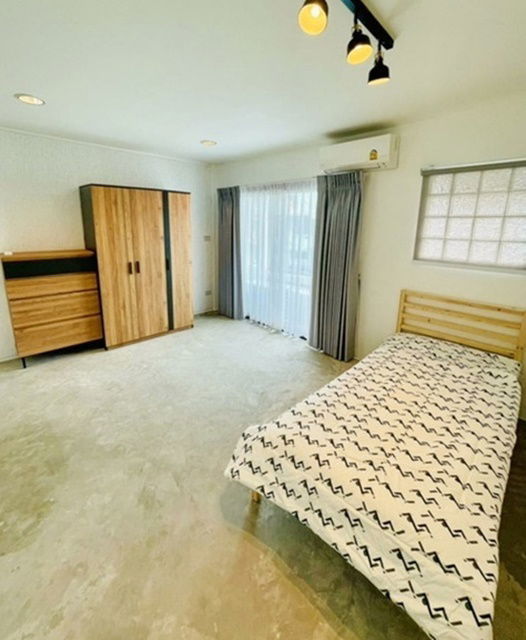 picture Lotus Sukumvit105 650m. BTS Bearing 1.3km. Luxurious 3-story townhouse for rent newly renovated luxu - 8/8