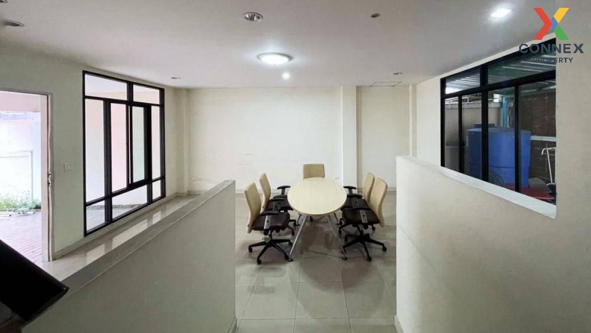 รูป ขายบ้าน  บ้านกลางกรุง ออฟฟิศ พาร์ค บางนา MRT-ศรีเอี่ยม (สายสีเหลือง) บางนา เขต บางนา กรุงเทพ CX-108128 ✅ ทักไลน์ @connexproperty ตอบทันที ทีมงานมืออาชีพ ✅  - รูปที่ 12/12