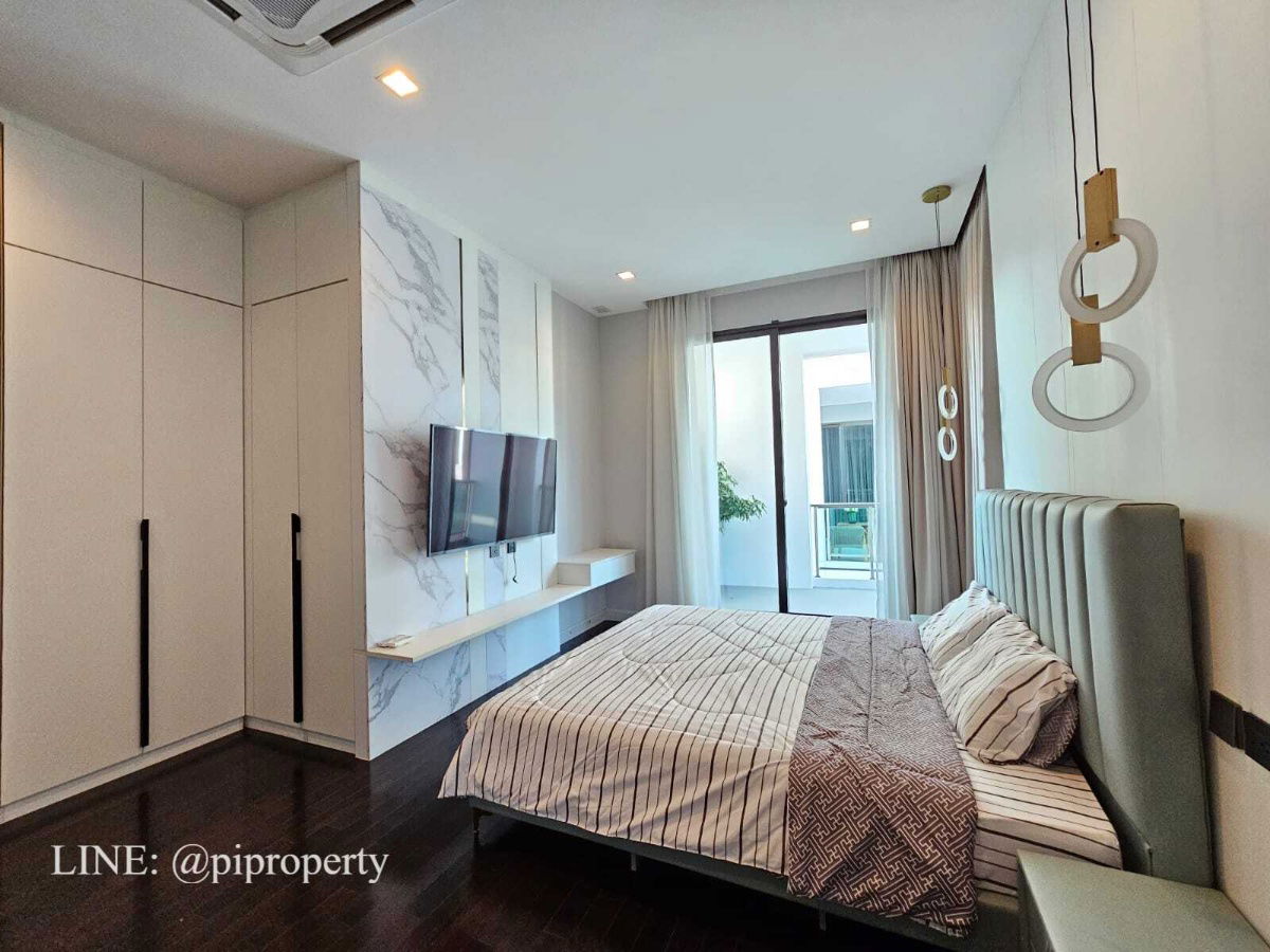 picture Fully furnished. Modern luxury single house for rent in The Gentry Phatthanakan. 4Bedroom + 5Bathroom + 3 Car parking.  - 44/67