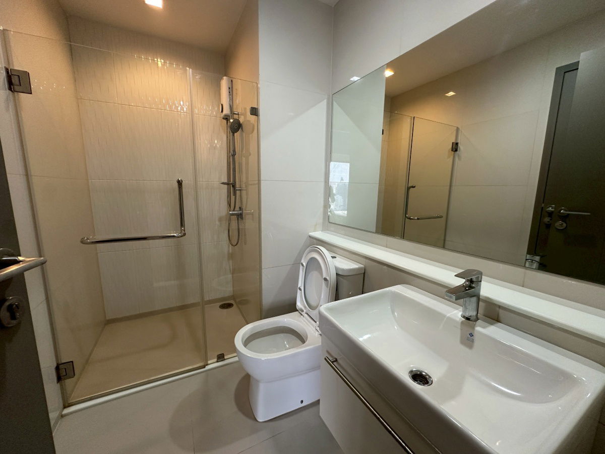 picture Experience a Stylish City Life at Life Asoke Hype – Your Luxurious Rental Awaits! - 13/18