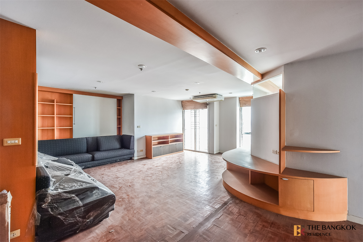 picture Silom Suites Condo That Meets All City Dwellers Lifestyles - 9/10