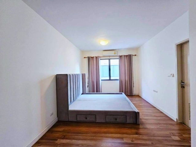 picture fully furnished appliances 3bed SamYaekBangYai MRT Station 1.2km. Sansiri townhouse for rent 3 stori - 2/8