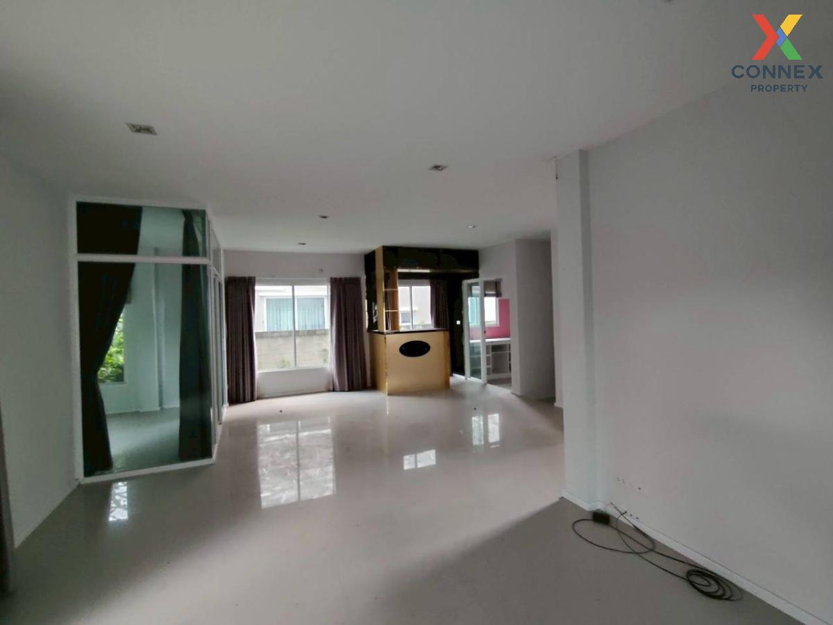 picture For Sale House , Casa Ville Rangsit-Klong 2 , Pracha Thipat , Thanyaburi , Pathum Thani , CX-92583 ✅ Live chat with us ADD LINE @connexproperty ✅  - 4/12