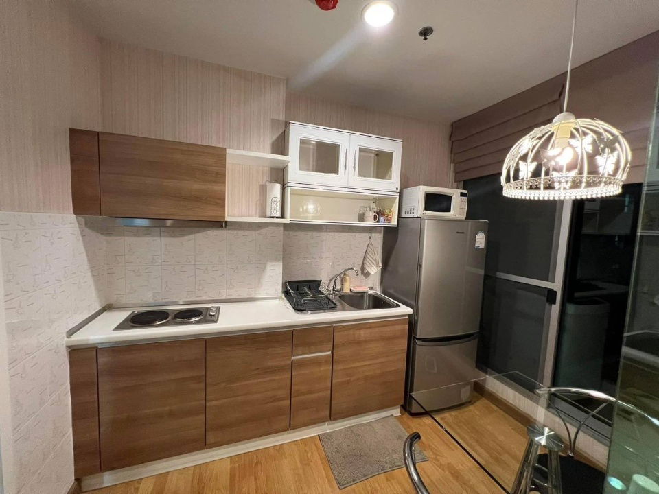 picture Selling a beautifully decorated, ready-to-move-in condo at Aspire Rama 4 with a pool view, near the BTS Ekkamai and Phra Khanong stations. SW003065  - 3/7