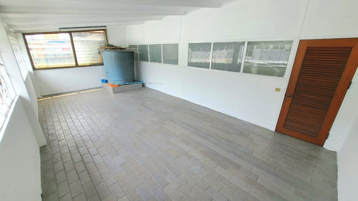 picture For rent, for rent, for rent, townhouse, Ekkamai 22, cheap price, interested, Line: @951qfbfi - 10/10