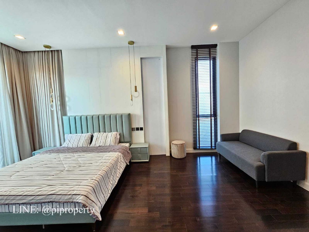 picture Fully furnished. Modern luxury single house for Sale in The Gentry Phatthanakan. 4Bedroom + 5Bathroom + 3 Car parking.  - 40/67