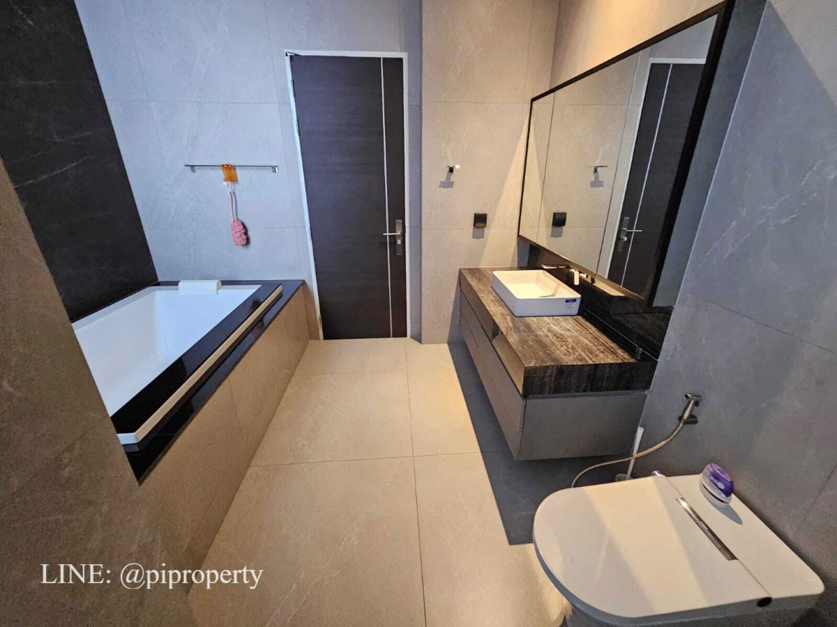 picture Fully furnished. Modern luxury single house for rent in The Gentry Phatthanakan. 4Bedroom + 5Bathroom + 3 Car parking.  - 27/67