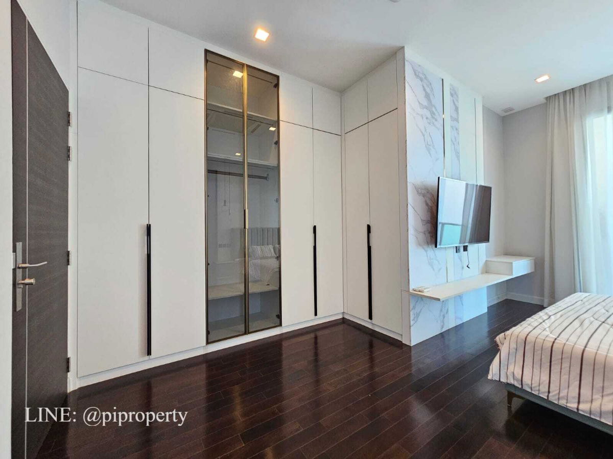picture Fully furnished. Modern luxury single house for Sale in The Gentry Phatthanakan. 4Bedroom + 5Bathroom + 3 Car parking.  - 43/67