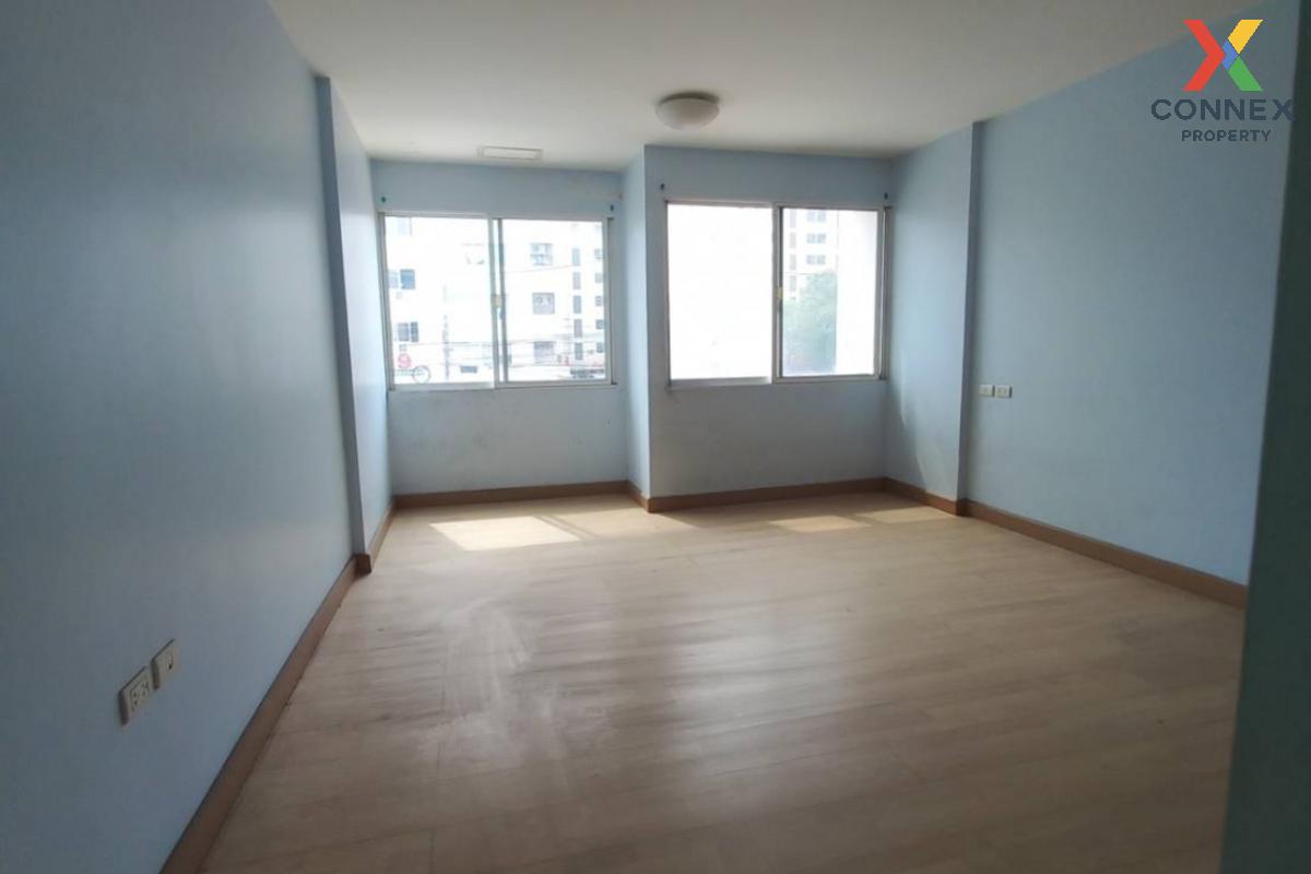 รูป ขายทาวน์เฮ้าส์/ทาวน์โฮม  บ้านปริญ รามอินทรา - วัชรพล ท่าแร้ง เขต บางเขน กรุงเทพ CX-106677 ✅ ทักไลน์ @connexproperty ตอบทันที ทีมงานมืออาชีพ ✅  - รูปที่ 5/9