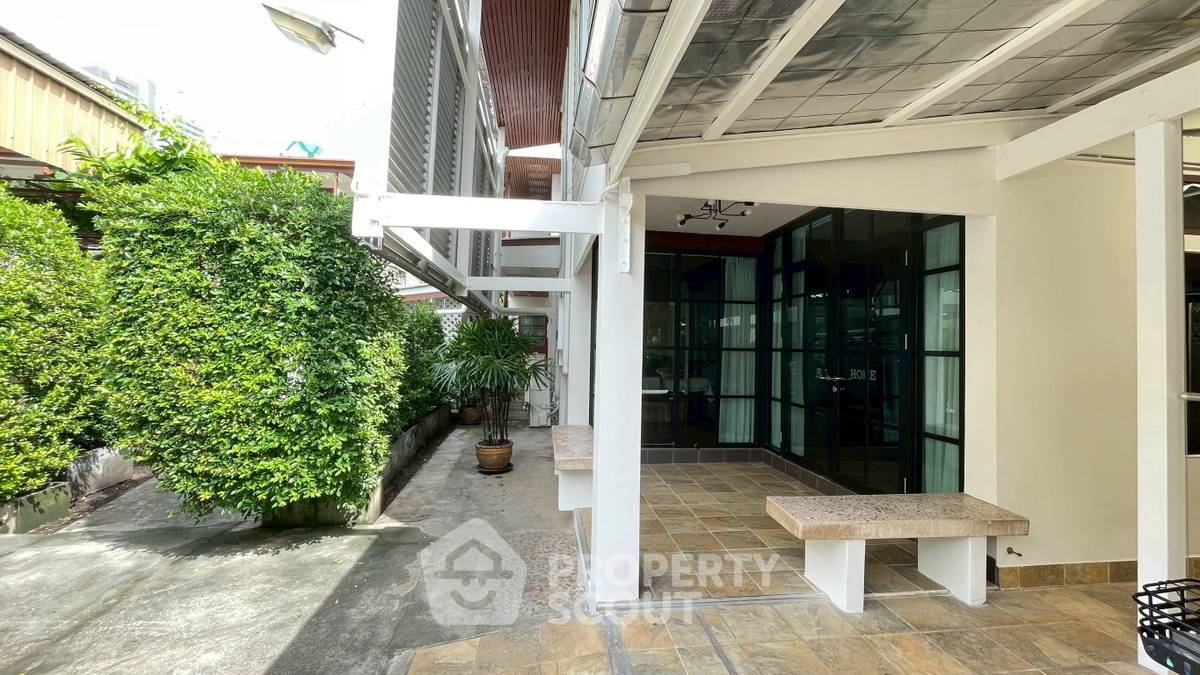 picture 2-BR Condo at Q House Sathorn near BTS Krung Thon Buri (ID 2362306) - 12/13
