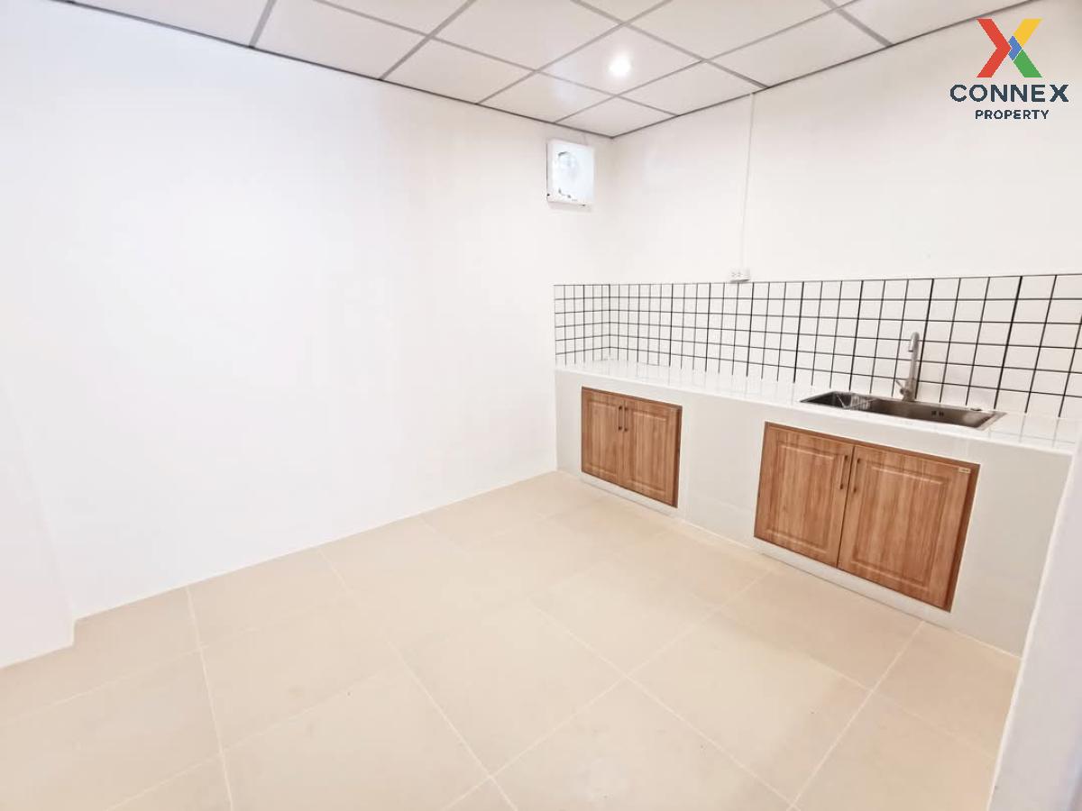 รูป ขายทาวน์เฮ้าส์/ทาวน์โฮม  พงษ์ศิริชัย 1 รีโนเวทใหม่ อ้อมน้อย กระทุ่มแบน สมุทรสาคร CX-117137 ✅ ทักไลน์ @connexproperty ตอบทันที ทีมงานมืออาชีพ ✅  - รูปที่ 8/12