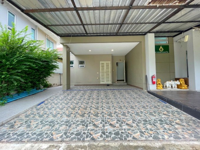 picture Spacious Detached House with Private Pool – Life Bangkok Boulevard Wongwaen-Onnut 2 - 3/26