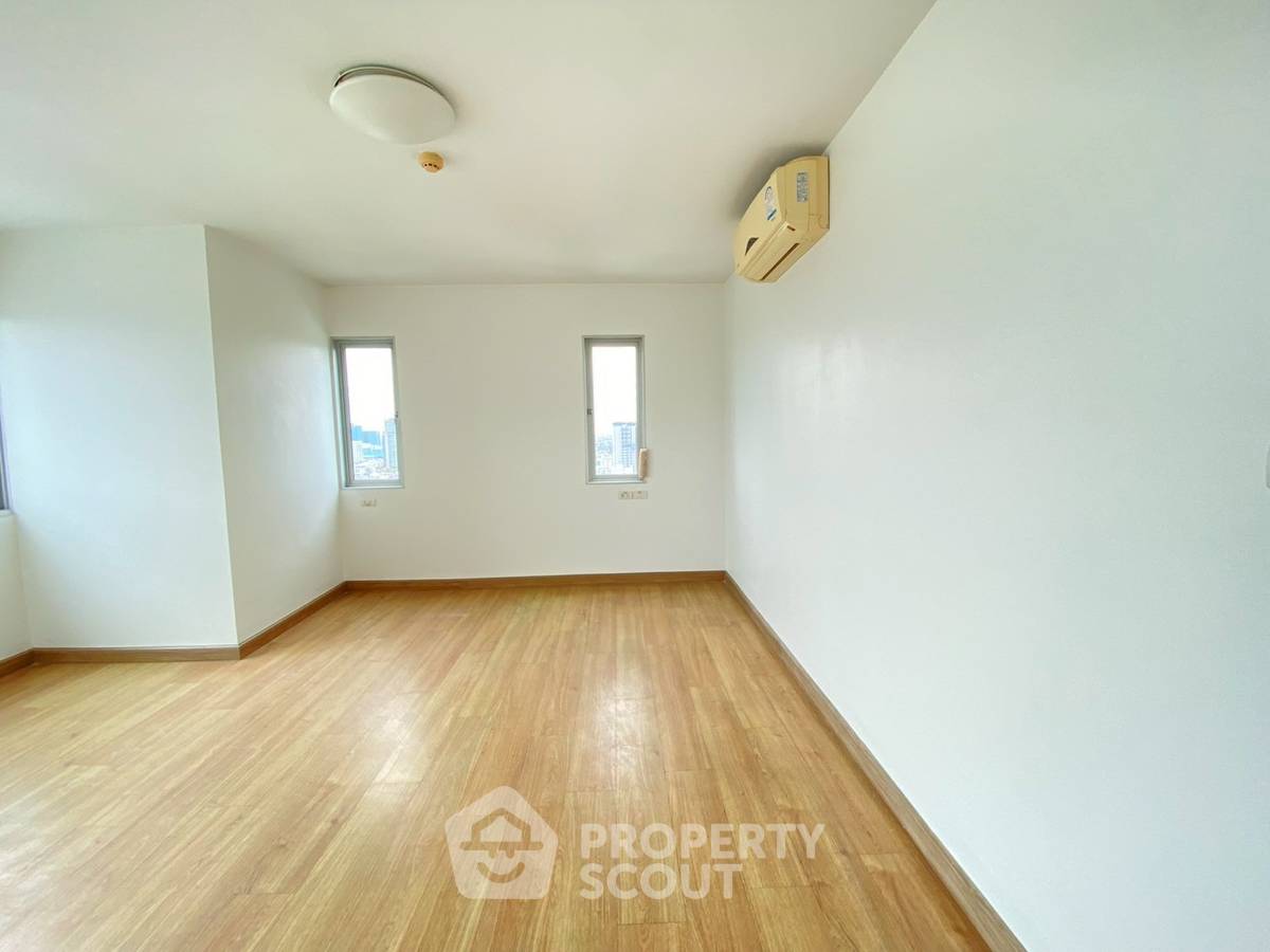 picture 2-BR Condo at Supalai Park Kaset near BTS Kasetsart University (ID 2361650) - 18/28