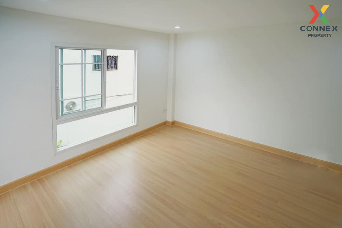 picture For Sale Townhouse/Townhome  , Ban Phetprathan Phetkasem 51 , corner unit , newly renovated , Lak Song , Bang Khae , Bangkok , CX-117202 ✅ Live chat with us ADD LINE @connexproperty ✅  - 11/12