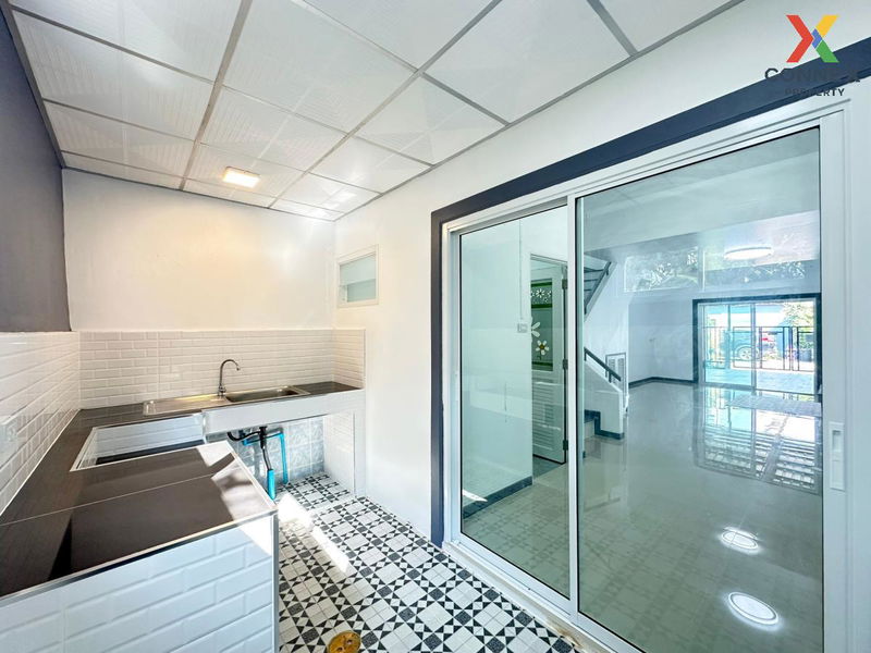 ขายทาวน์โฮม : ขายทาวน์เฮ้าส์/ทาวน์โฮม บ้านเต็มรัก รีโนเวทใหม่ บางคูรัด บางบัวทอง นนทบุรี CX-114923 ✅ ทักไลน์ @connexproperty ตอบทันที ทีมงานมืออาชีพ ✅