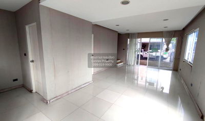 ทาวน์โฮม วัดพระยาสุเรนทร์ : ขายทาวน์เฮ้าส์/ทาวน์โฮม  ดีลักซ์ ทาวน์ เลียบทางด่วน-รามอินทรา ท่าแร้ง เขต บางเขน กรุงเทพ CX-84042 ✅ ทักไลน์ @connexproperty ตอบทันที ทีมงานมืออาชีพ ✅ 