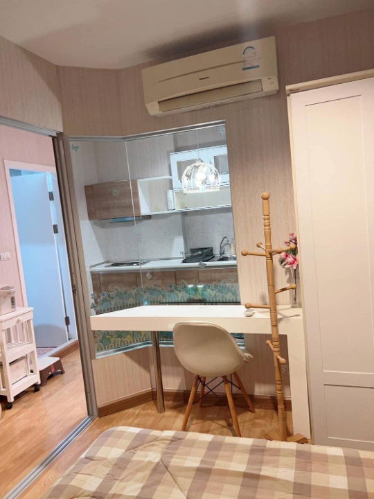 picture Selling a beautifully decorated, ready-to-move-in condo at Aspire Rama 4 with a pool view, near the BTS Ekkamai and Phra Khanong stations. SW003065  - 5/7