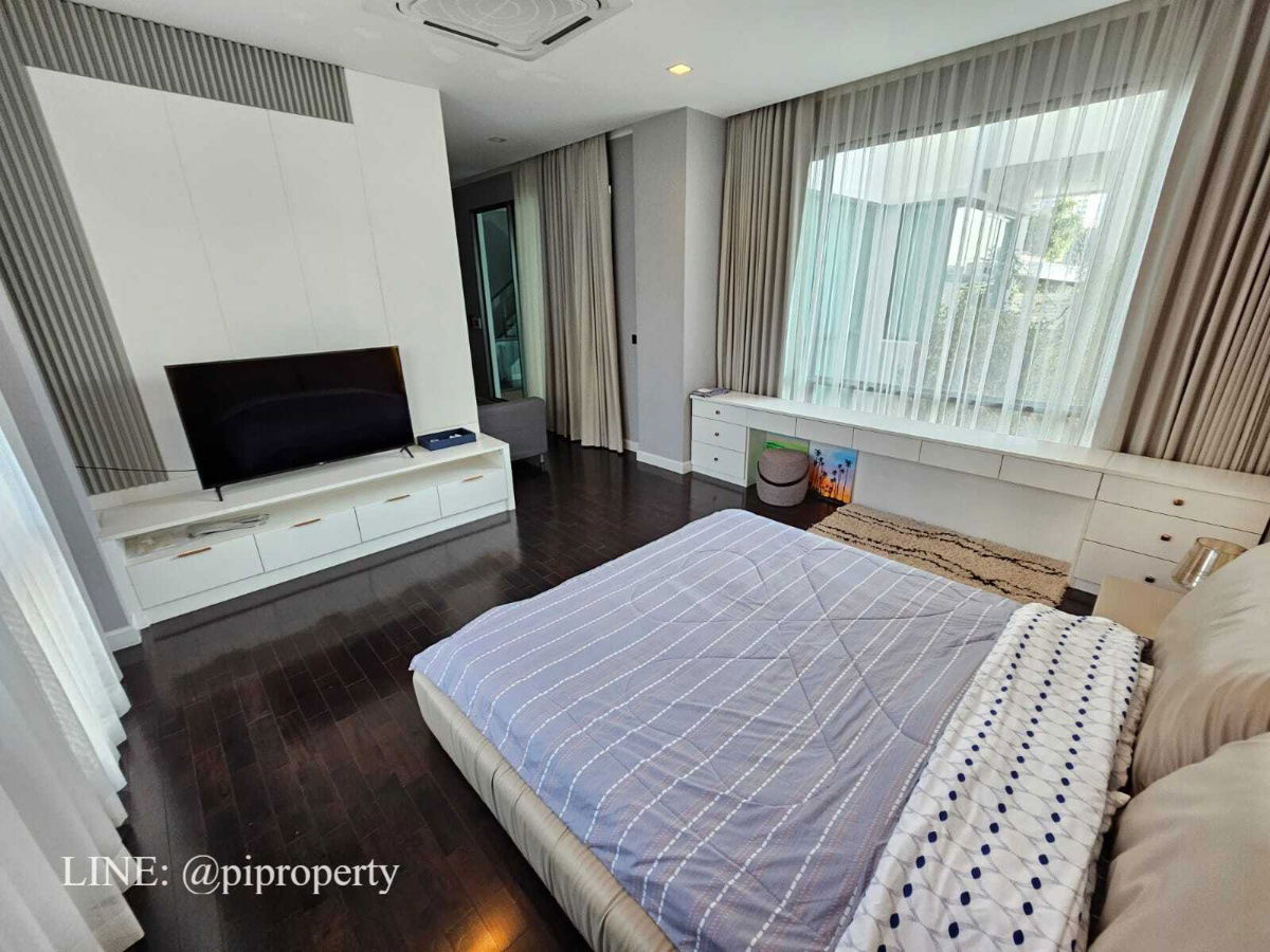 picture Fully furnished. Modern luxury single house for rent in The Gentry Phatthanakan. 4Bedroom + 5Bathroom + 3 Car parking.  - 24/67