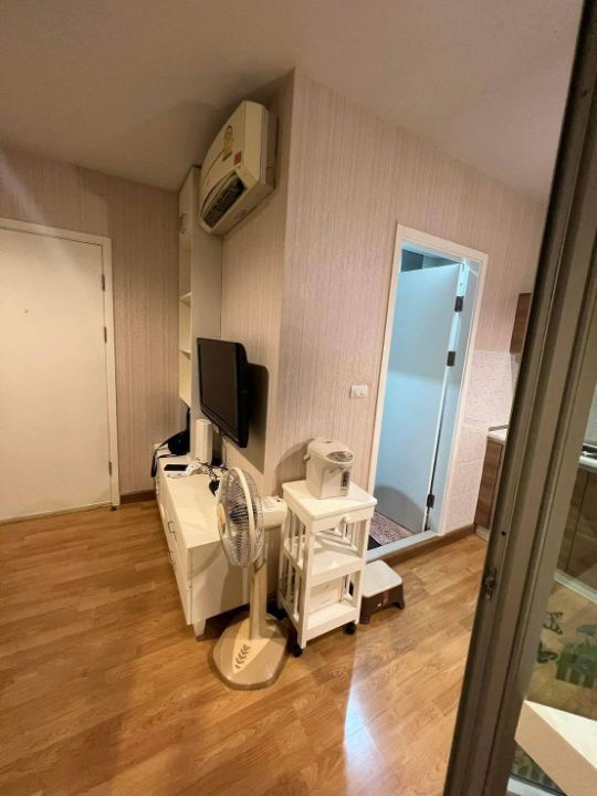 picture Selling a beautifully decorated, ready-to-move-in condo at Aspire Rama 4 with a pool view, near the BTS Ekkamai and Phra Khanong stations. SW003065  - 6/7