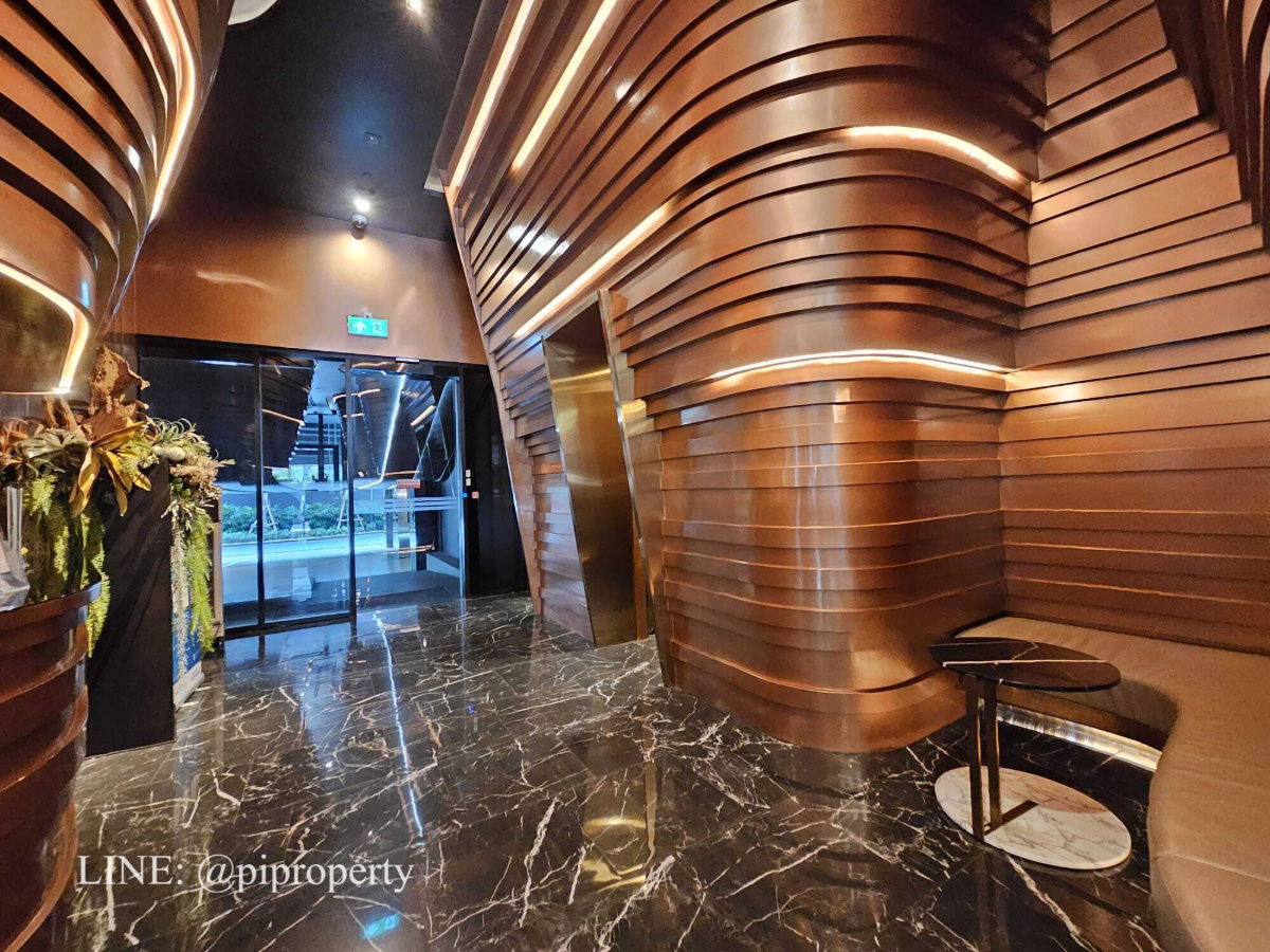 picture High floor 1 Bed unit for rent in Ideo Q Victory. 0 meter from BTS Victory and century the movie plaza. Great schools and hospitals surrounding. - 22/30