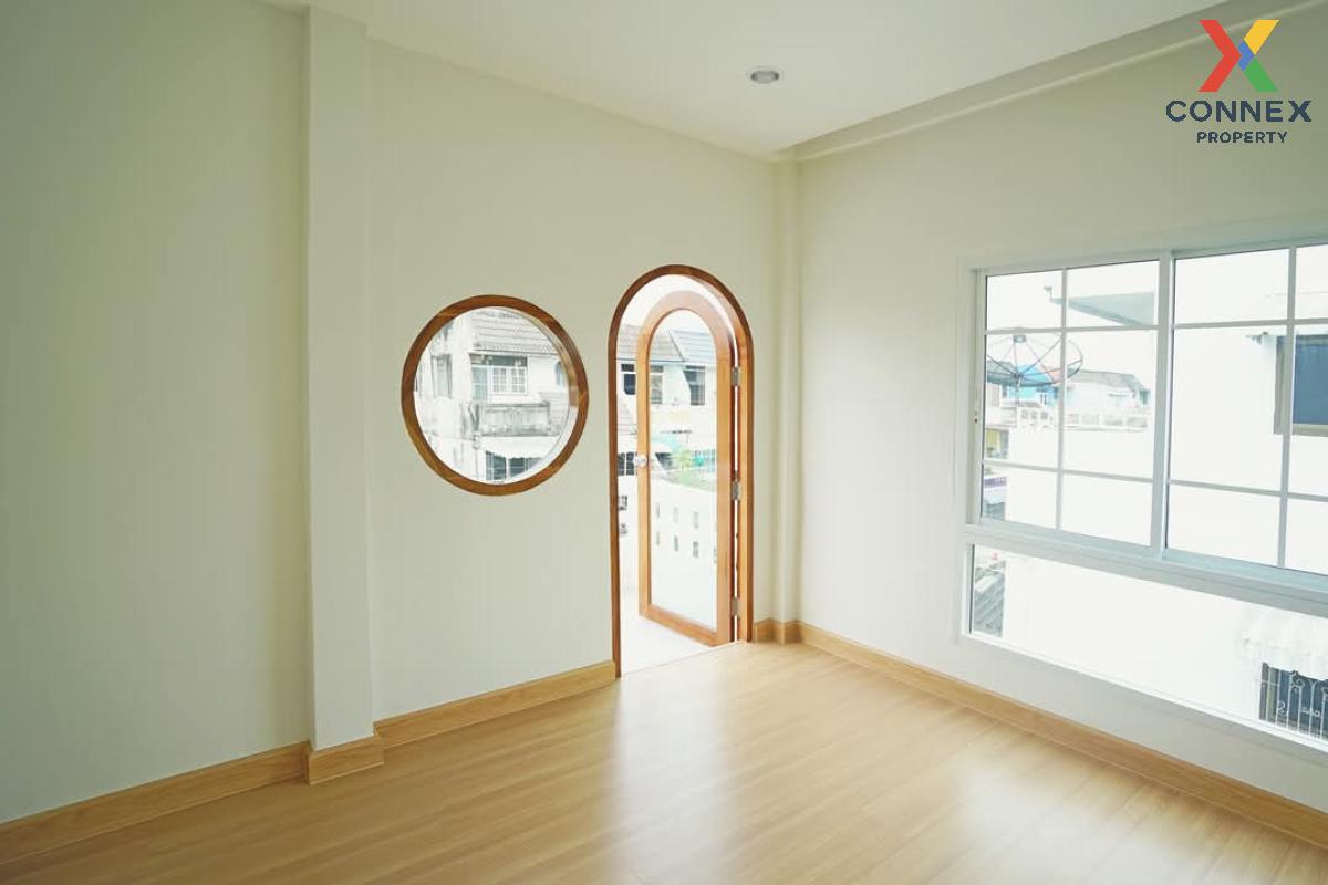 picture For Sale Townhouse/Townhome  , Ban Phetprathan Phetkasem 51 , corner unit , newly renovated , Lak Song , Bang Khae , Bangkok , CX-117202 ✅ Live chat with us ADD LINE @connexproperty ✅  - 1/12