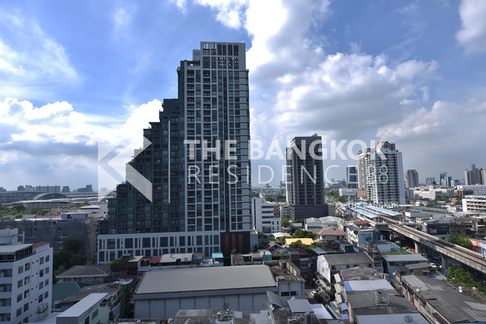 Easy Start with a City Dweller Lifestyle ONYX Phaholyothin near BTS Saphan Khwai