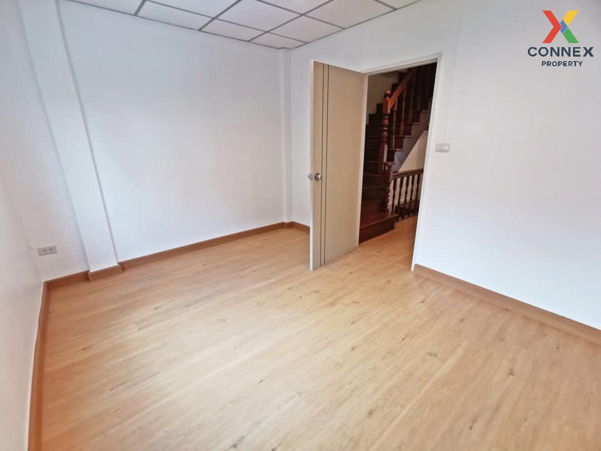 รูป ขายทาวน์เฮ้าส์/ทาวน์โฮม  พงษ์ศิริชัย 1 รีโนเวทใหม่ อ้อมน้อย กระทุ่มแบน สมุทรสาคร CX-117137 ✅ ทักไลน์ @connexproperty ตอบทันที ทีมงานมืออาชีพ ✅  - รูปที่ 1/12