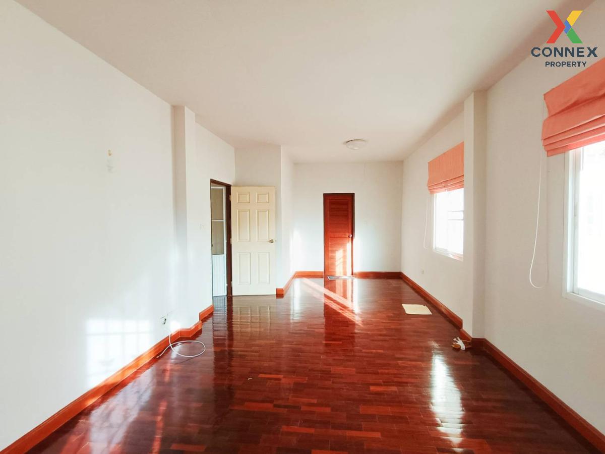 picture For Sale House , Baan Narawadee , Krathum Lom , Sam Phran , Nakhon Pathom , CX-101971 ✅ Live chat with us ADD LINE @connexproperty ✅  - 4/12