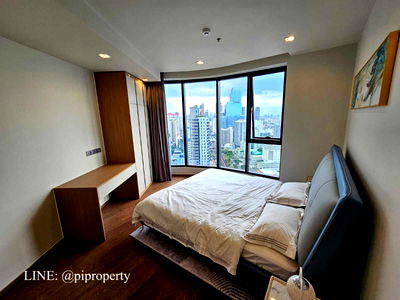 Condos for rent BTS Victory Monument : High floor 1 Bed unit for rent in Ideo Q Victory. 0 meter from BTS Victory and century the movie plaza. Great schools and hospitals surrounding.