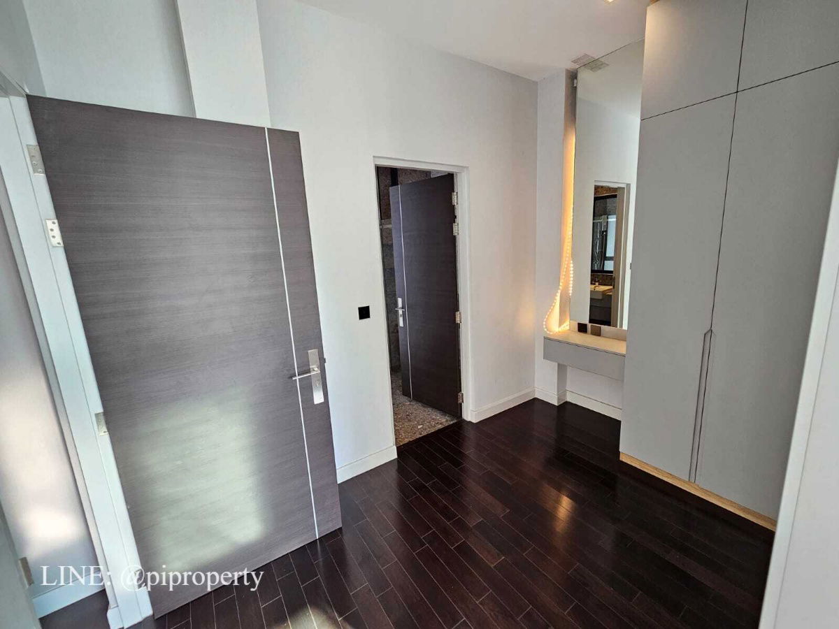 picture Fully furnished. Modern luxury single house for Sale in The Gentry Phatthanakan. 4Bedroom + 5Bathroom + 3 Car parking.  - 36/67