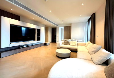 Condos for rent Sathon : Reserve Sathorn. 4bed 182sqm. Line id: @pfagent