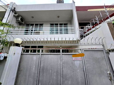เช่าทาวน์โฮม ถนนสาทรใต้ : ให้เช่า ทาวน์เฮาส์2ชั้น 28 ตรว. อยู่ถนนสุขุมวิท89/1 ใกล้BTSสถานีบางจาก