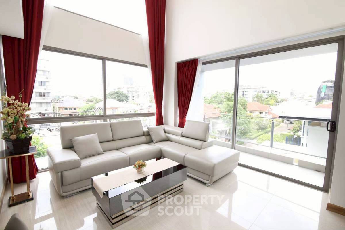 รูป คอนโด 2-ห้องนอน ที่ ดาวน์ทาวน์ 49 สุขุมวิท ใกล้ BTS พร้อมพงษ์ (ID 2359773) - รูปที่ 6/10