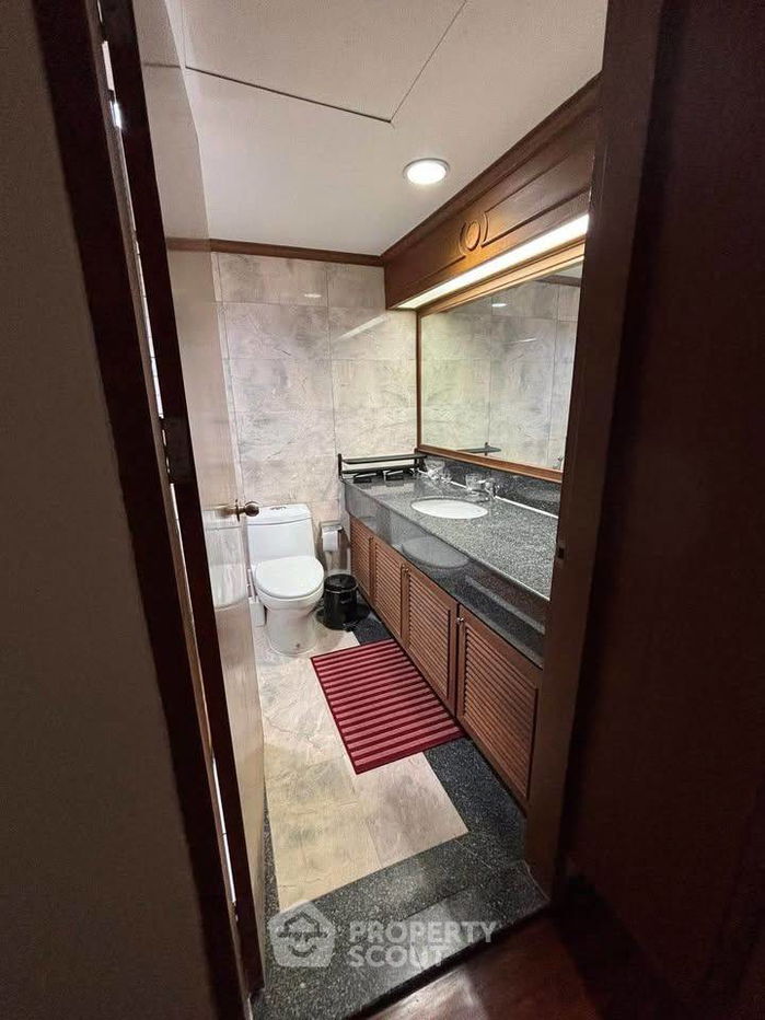 picture 1-BR Condo at Lake Avenue Sukhumvit 16 near BTS Asok (ID 2362315) - 3/11