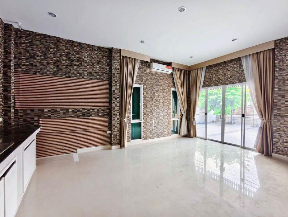 picture Urgent Sale: 2-Storey Detached House at Panasun Private Homes, Hathairat Soi 37 | Spacious Family Home on 101 sq.w. of Land - 4/22
