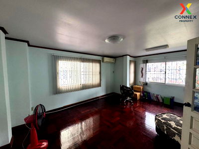 Townhouses for sale Song Prapha Road : For Sale Townhouse/Townhome  ,  Baan Seranee Don Mueang-Songprapha , Si Kan , Don Mueang , Bangkok , CX-117170 ✅ Live chat with us ADD LINE @connexproperty ✅ 