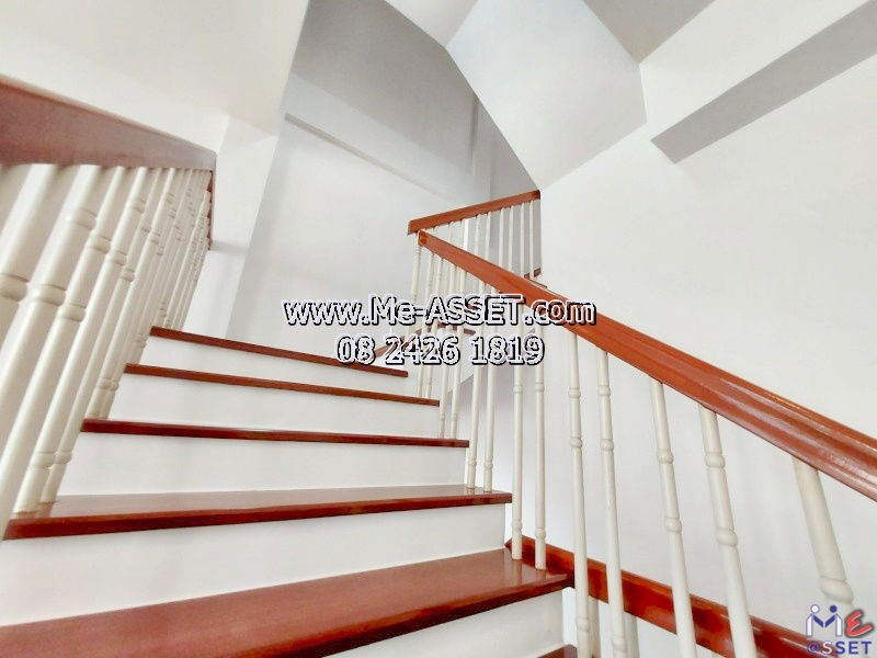 รูป ขายทาวน์โฮม 3 ชั้น ใกล้รถไฟฟ้าสายสีเหลือง ศรีนครินทร์38 – สุขุมวิท อ่อนนุช พัฒนาการ | บ้านพร้อมอยู่ ดีไซน์สวย เดินทางสะดวก ใจกลางเมือง! - รูปที่ 17/32