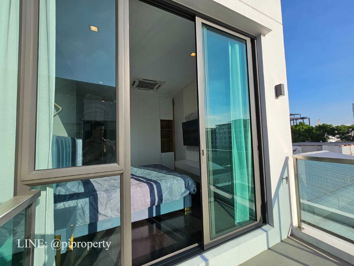 picture Fully furnished. Modern luxury single house for Sale in The Gentry Phatthanakan. 4Bedroom + 5Bathroom + 3 Car parking.  - 34/67