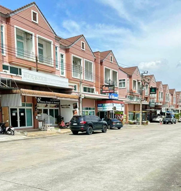 picture Kasetsart University Sriracha 1 km. 2 bed Laem Chabang Hospital 1.3km.2.5-story commercial building - 1/8