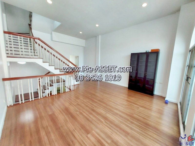 รูป ขายทาวน์โฮม 3 ชั้น ใกล้รถไฟฟ้าสายสีเหลือง ศรีนครินทร์38 – สุขุมวิท อ่อนนุช พัฒนาการ | บ้านพร้อมอยู่ ดีไซน์สวย เดินทางสะดวก ใจกลางเมือง! - รูปที่ 13/32