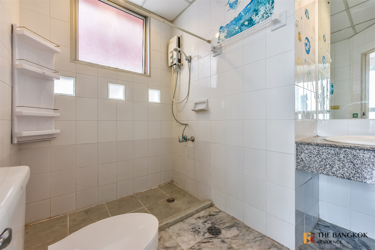 picture Surrounded by Facilities Pathumwan Resort near Airport Rail Link Phaya Thai Station - 6/10