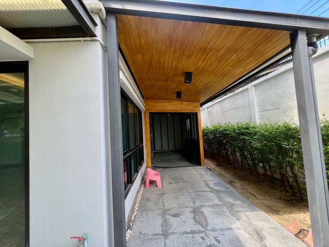 5-bed house for sale, 330 sqm, 69.8 sq wah, Supalai Essence Ladprao