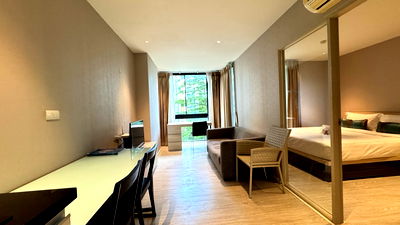 Condos for sale 700 Year Sports Arena Chiang Mai : For sale: Plam Spring The Palor condominium, Nimman Soi 5, garden view, peaceful, with swimming pool.