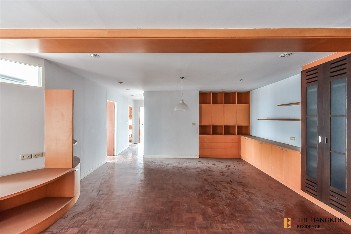 picture Silom Suites Condo That Meets All City Dwellers Lifestyles - 1/10