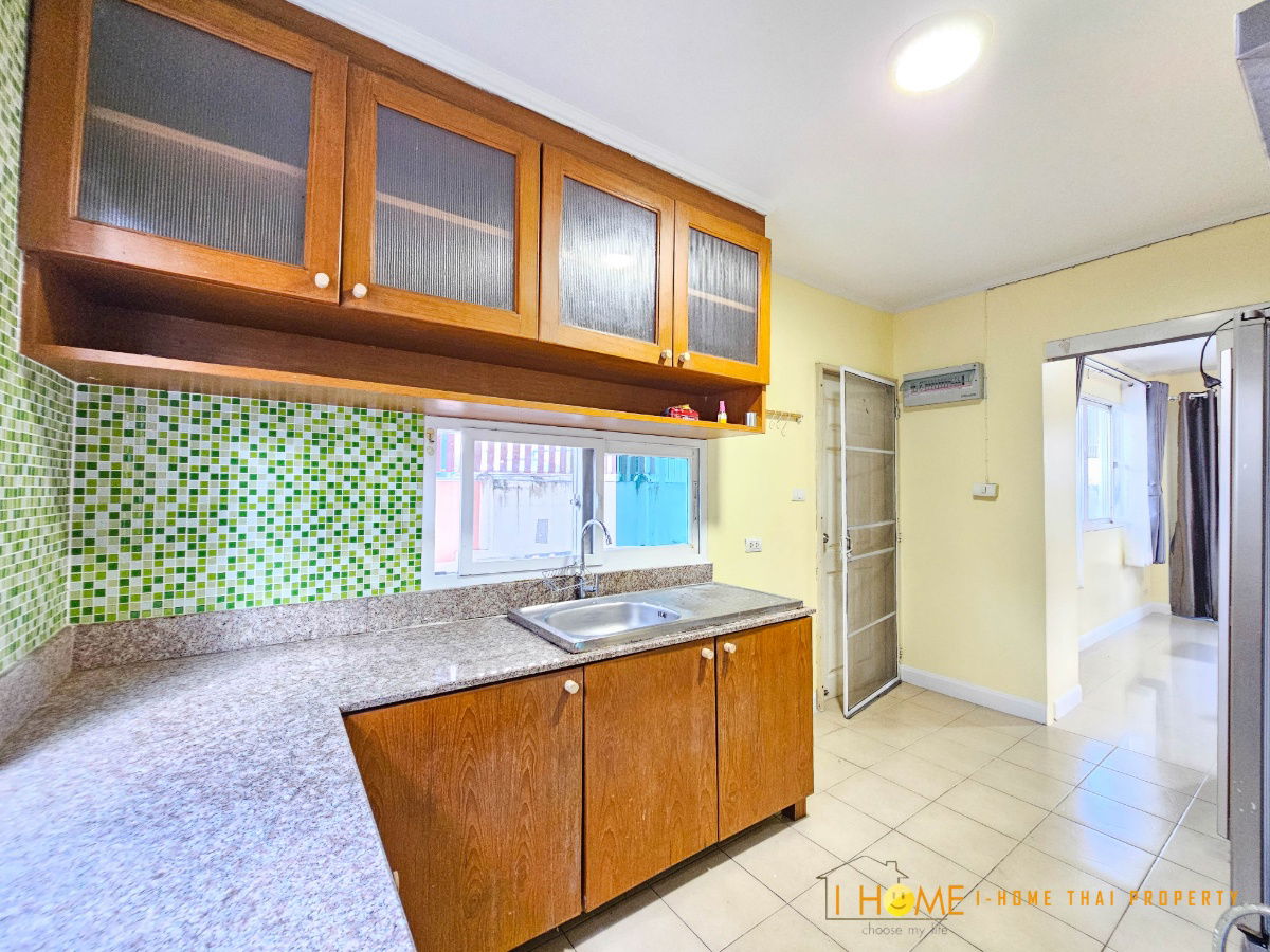 picture Two storey house for rent with 3 bedrooms,3 toilets and 1 kitchen.  - 12/25