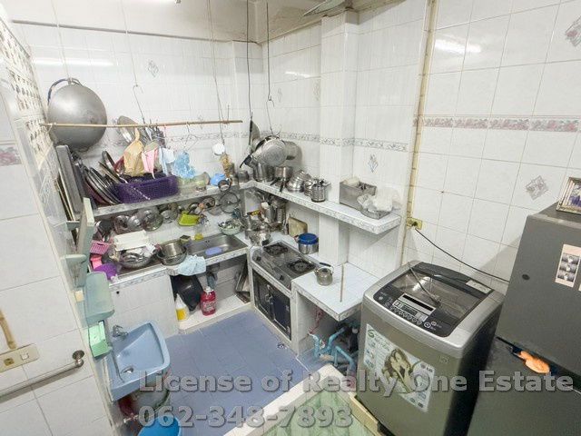 picture Urgent Sale! 3-Story Shophouse in the Heart of Yaowarat, Near Wat Mangkon MRT Station. Great Price! - 5/15