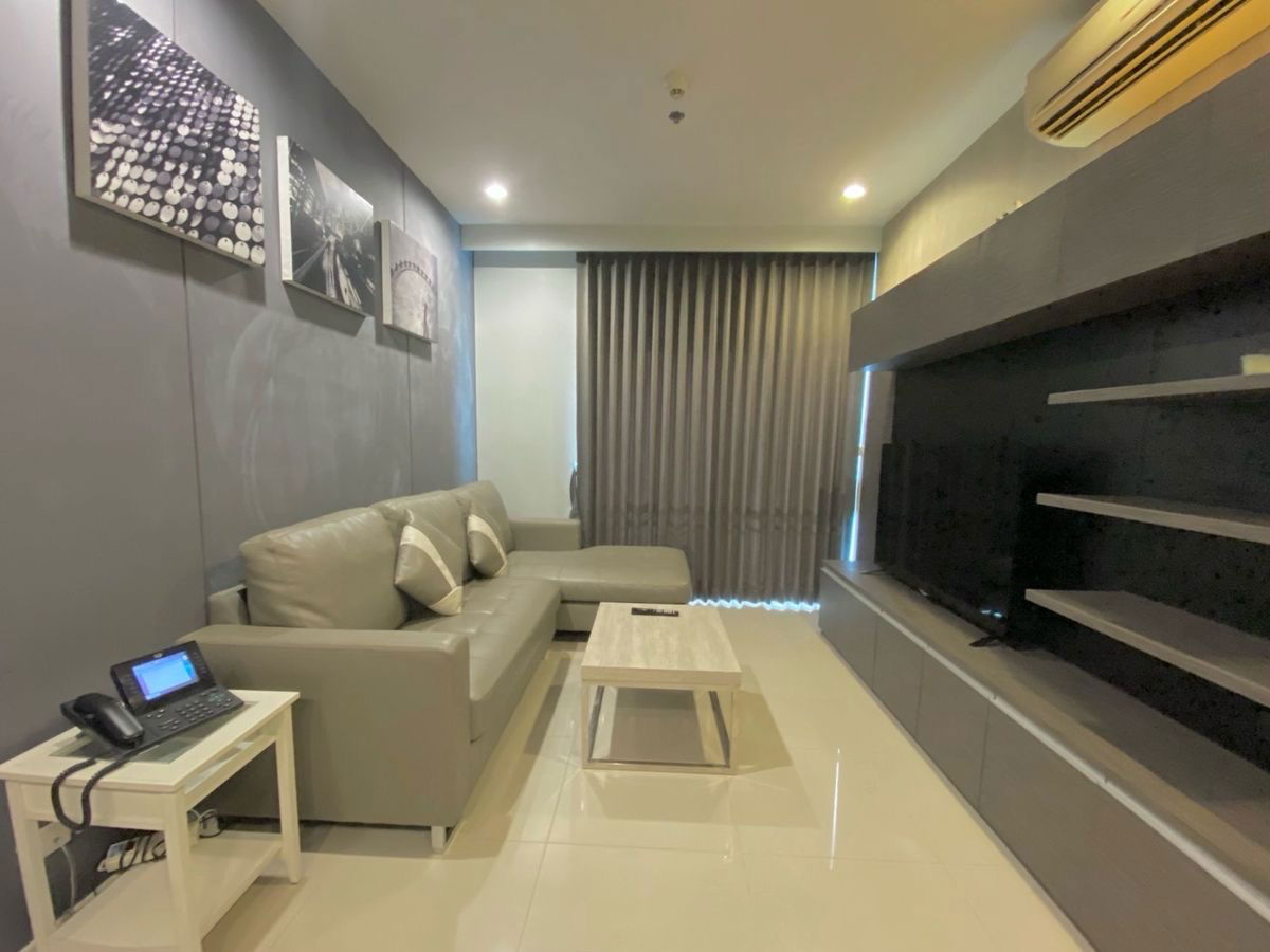 picture #S4773 For Rent Circle Condominium - 7/15