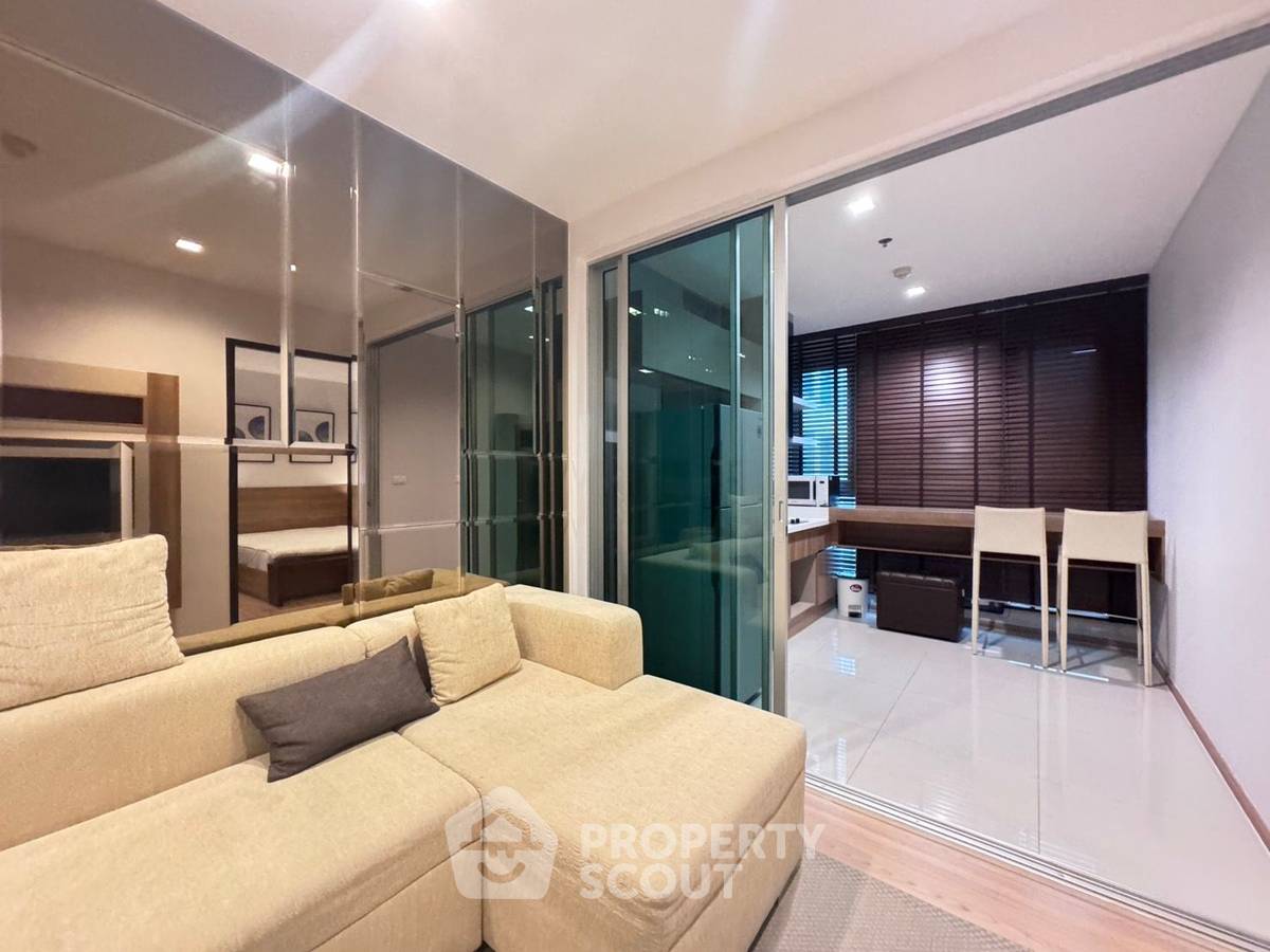 รูป คอนโด 1-ห้องนอน ที่ ริธึ่ม สาทร ใกล้ BTS สะพานตากสิน (ID 2362559) - รูปที่ 4/23