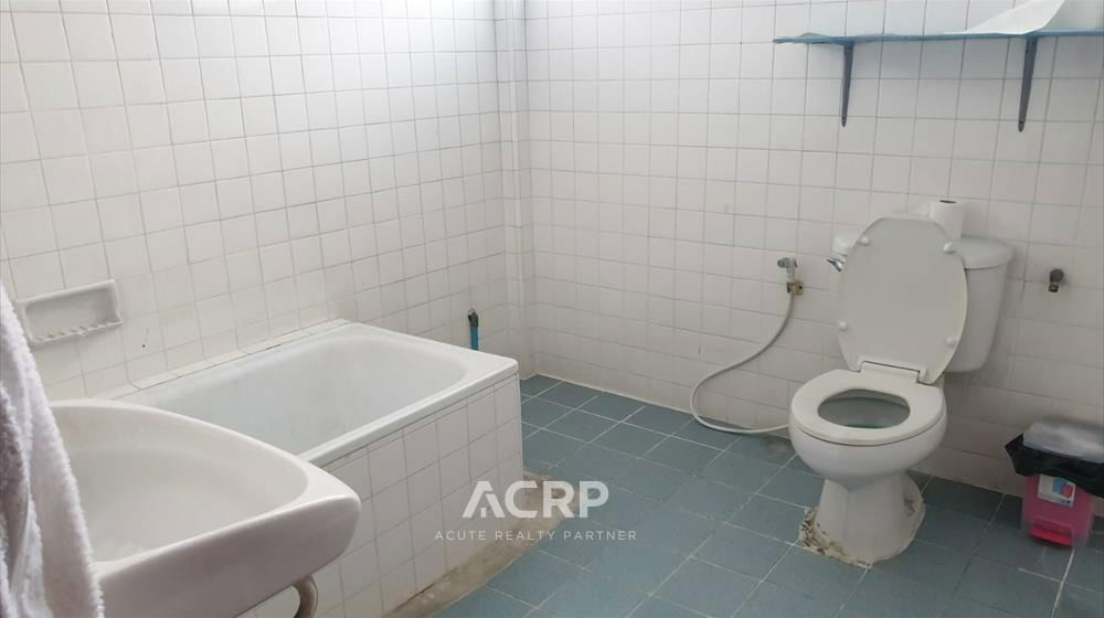 picture Single house/Home office for rent on Suthisan Winitchai Road  near the expressway. - 14/18